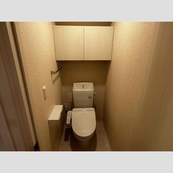 トイレ (温水洗浄暖房便座)