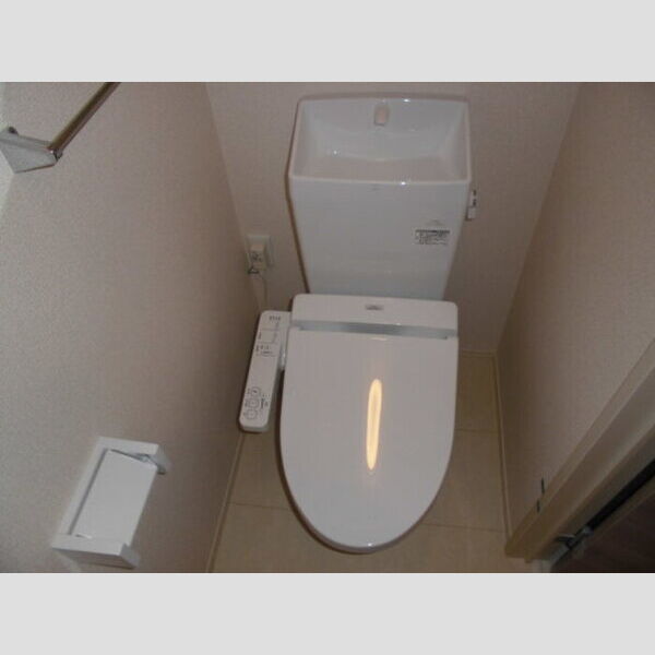 トイレ (温水洗浄暖房便座付です。)