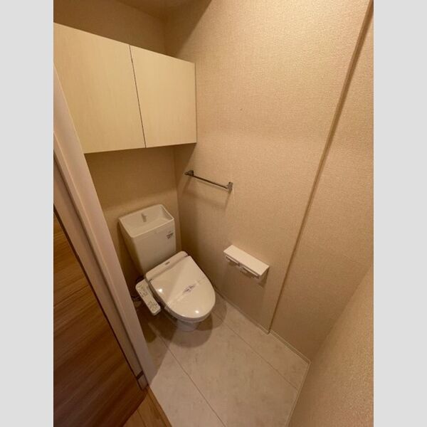 トイレ (トイレ)