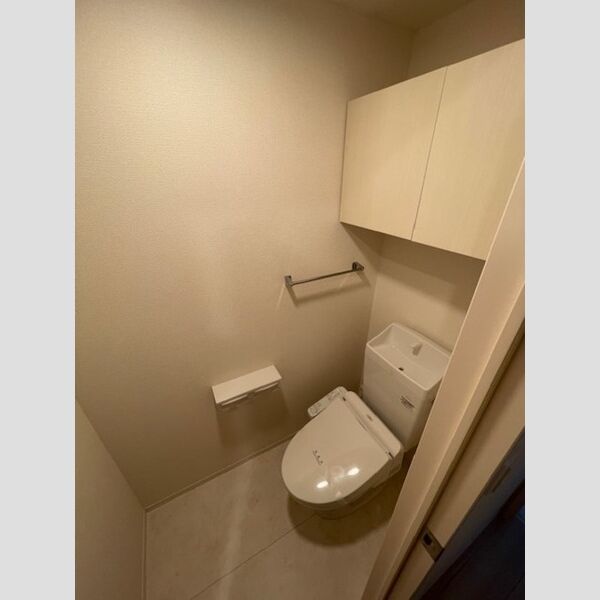 トイレ (トイレ)