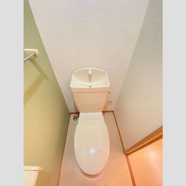 トイレ (トイレ)