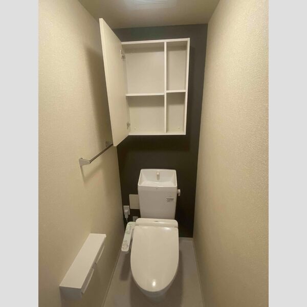 トイレ (トイレ)