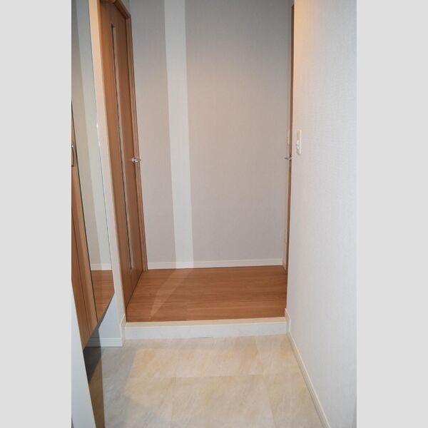 玄関 (エントランス)