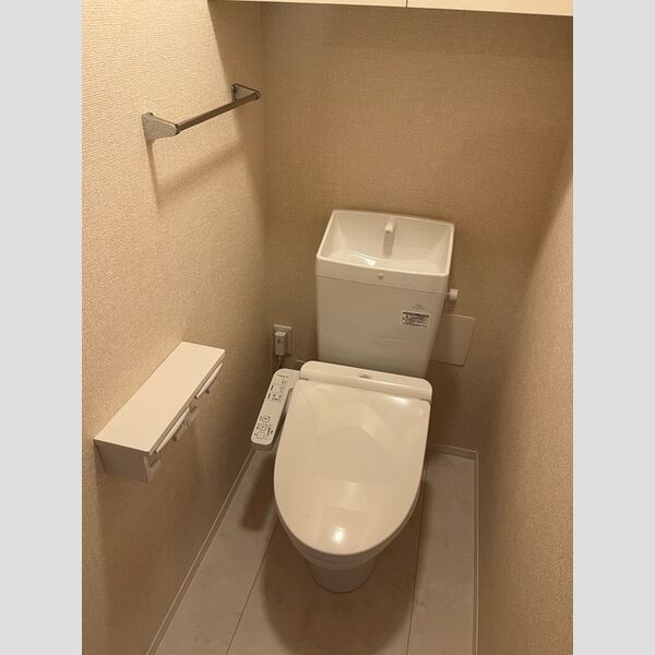 トイレ (温水洗浄暖房便座)