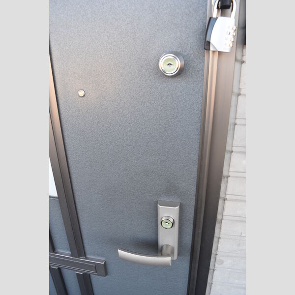 その他設備 (玄関2ロック)