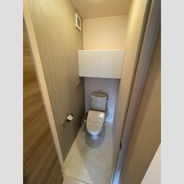 トイレ (トイレ)