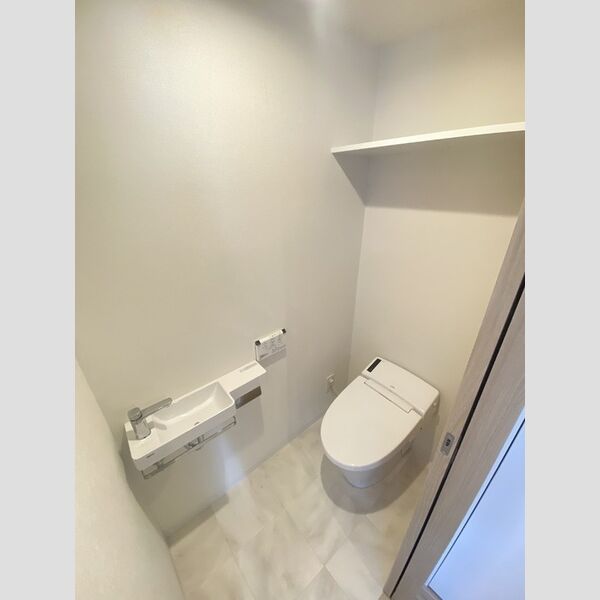 トイレ (トイレ)