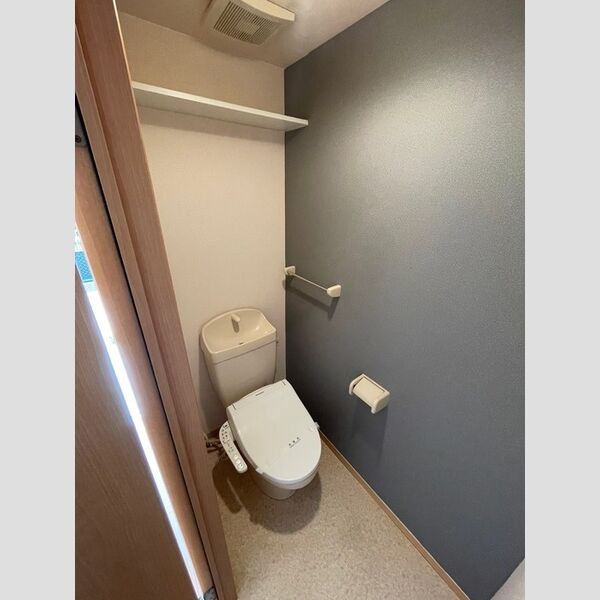 トイレ (トイレ)