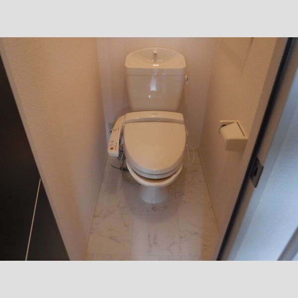 トイレ (トイレ)