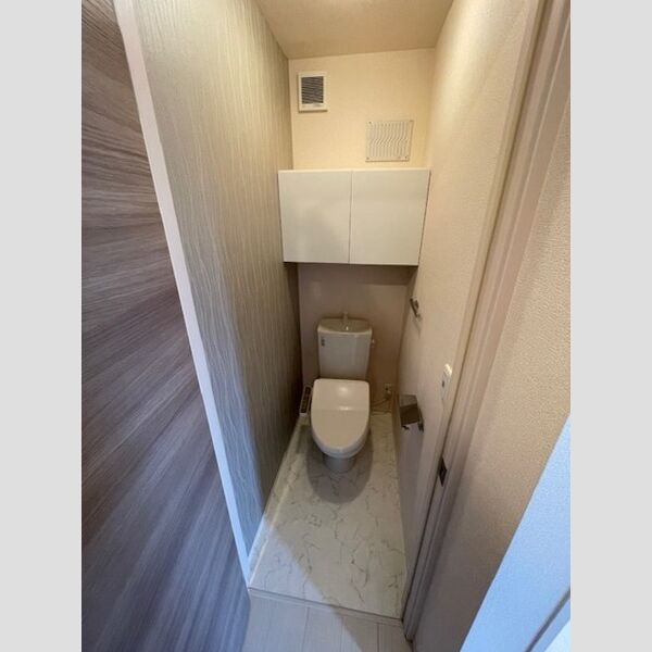 トイレ (トイレ)