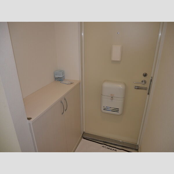 玄関 (玄関・下駄箱)