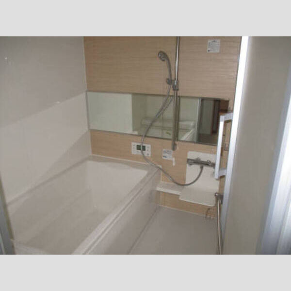 バス (B201 浴室)