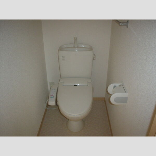 トイレ (トイレ)