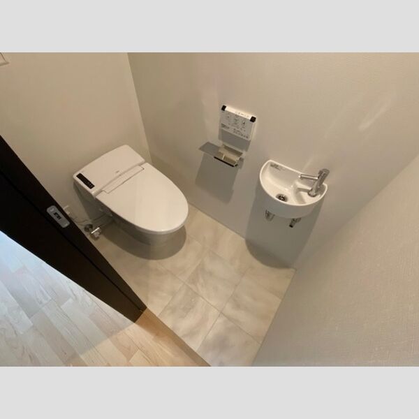 トイレ (温水洗浄暖房便座)