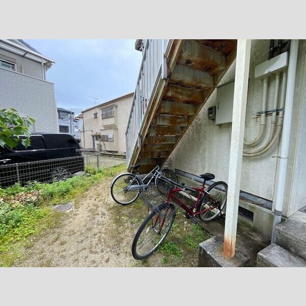 現地周辺 (駐輪場)