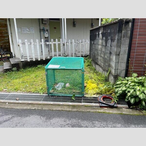 現地周辺 (ゴミ庫)