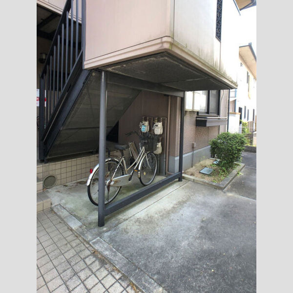現地周辺 (駐輪場)