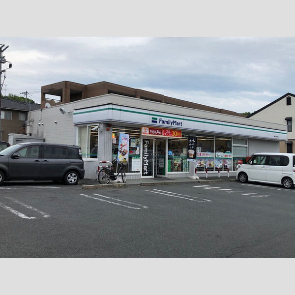 現地周辺 (ファミリーマート)
