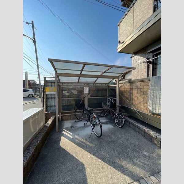 現地周辺 (駐輪場)