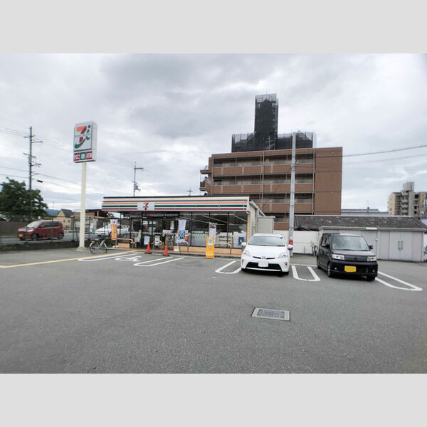 現地周辺 (セブンイレブン)