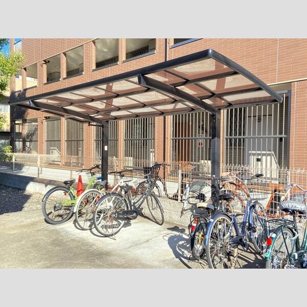 現地周辺 (駐輪場)