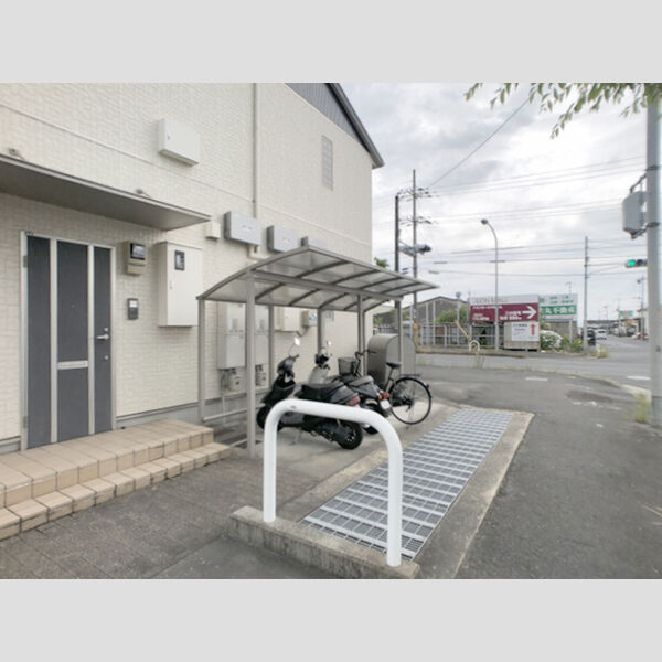 現地周辺 (駐輪場)