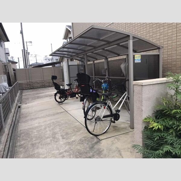 現地周辺 (駐輪場)