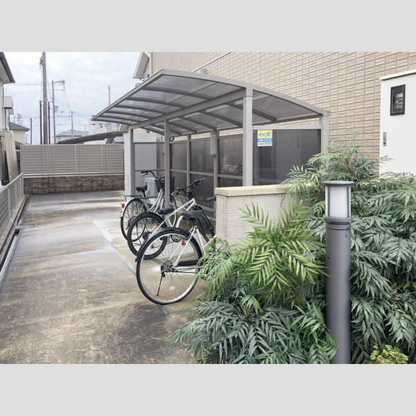現地周辺 (駐輪場)
