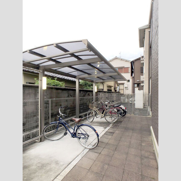 現地周辺 (駐輪場)