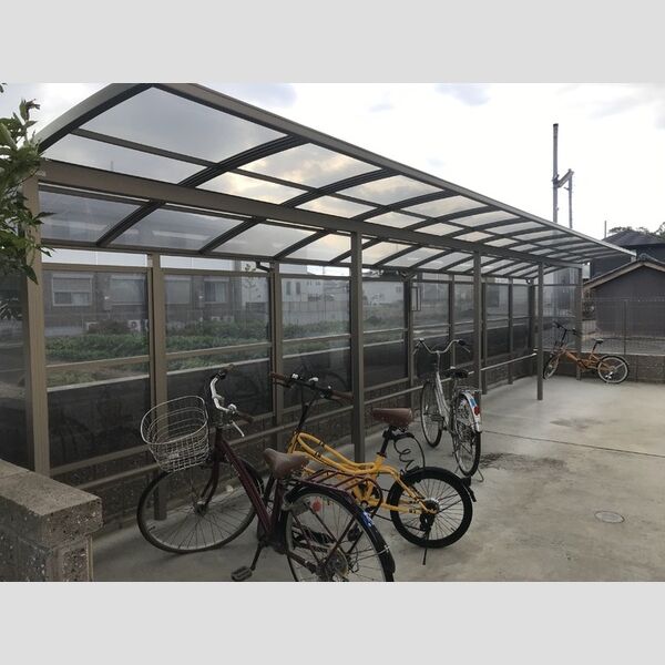 現地周辺 (駐輪場)