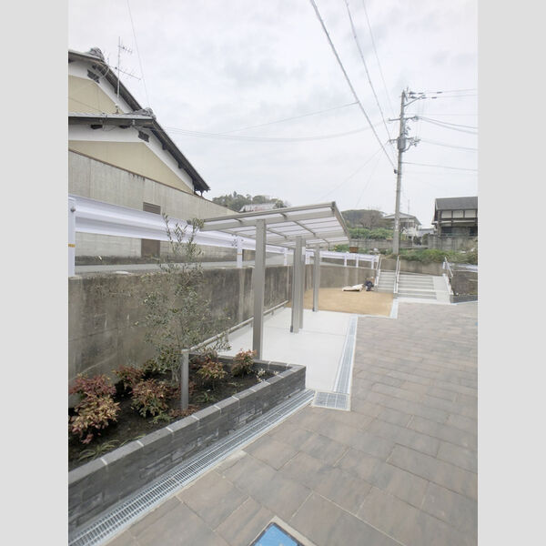 現地周辺 (駐輪場)