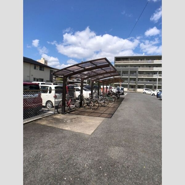 現地周辺 (駐輪場)