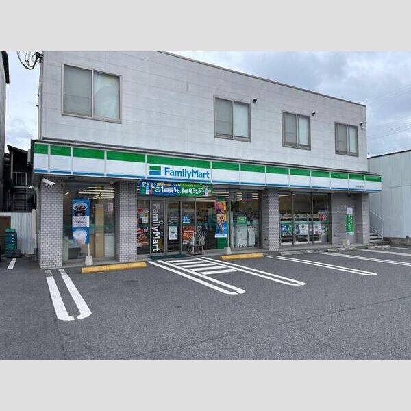 現地周辺 (ファミリーマート)