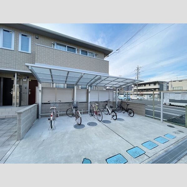 現地周辺 (駐輪場)