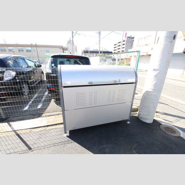 現地周辺 (ゴミ庫)