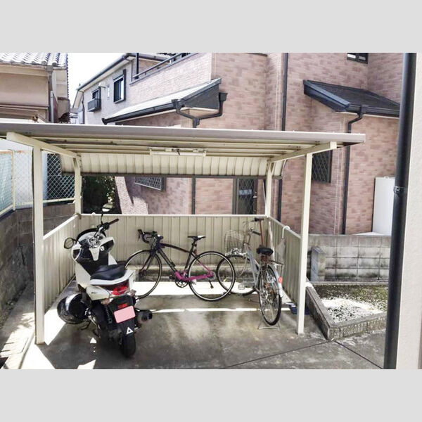 現地周辺 (駐輪場)
