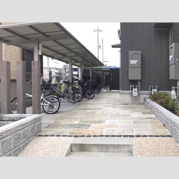 現地周辺 (駐輪場)
