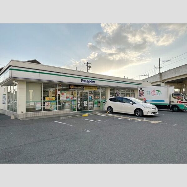 現地周辺 (ファミリーマート)