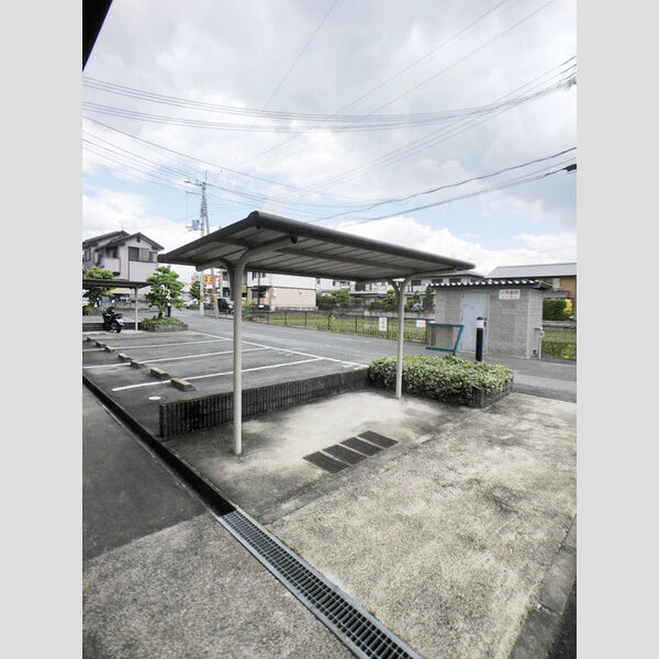 現地周辺 (駐輪場)