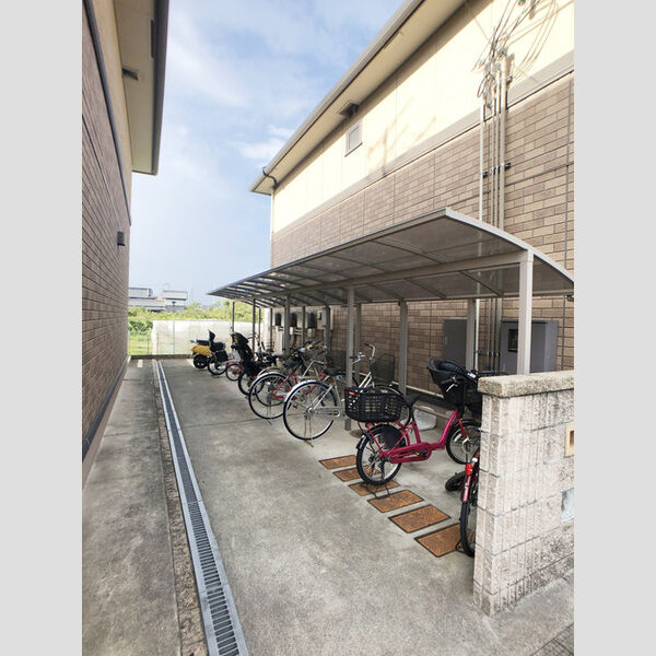 現地周辺 (駐輪場)