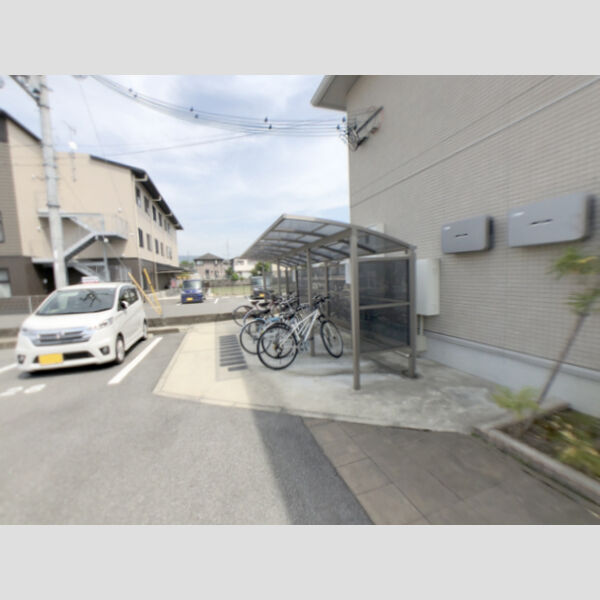 現地周辺 (駐輪場)