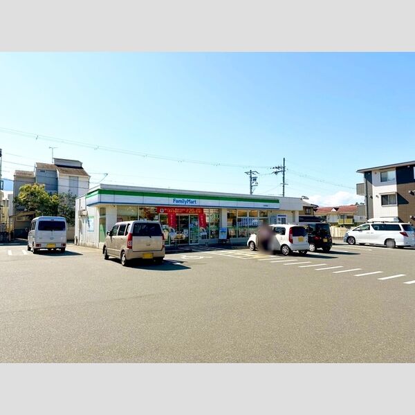 現地周辺 (ファミリーマート)