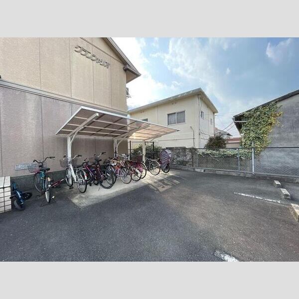 現地周辺 (駐輪場)