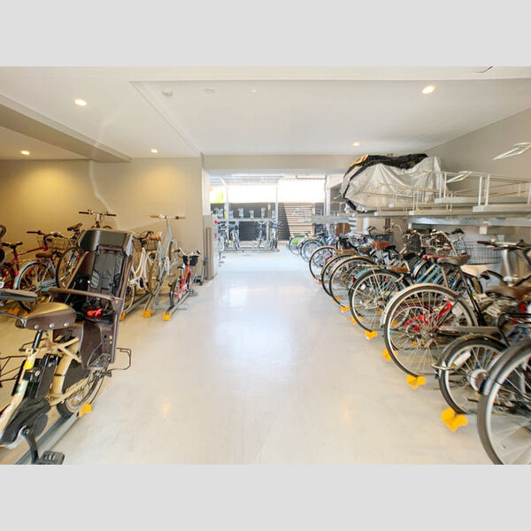 現地周辺 (駐輪場)