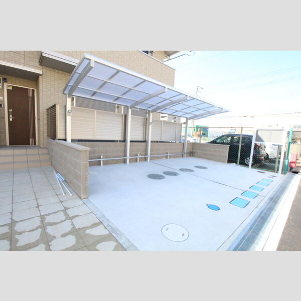 現地周辺 (駐輪場)