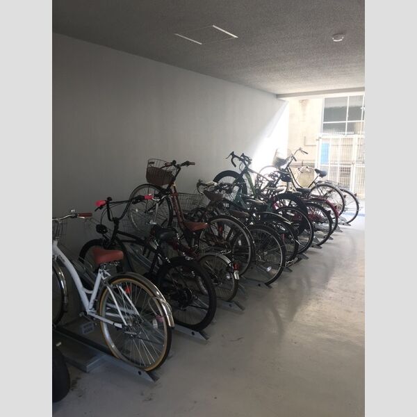 現地周辺 (駐輪場)