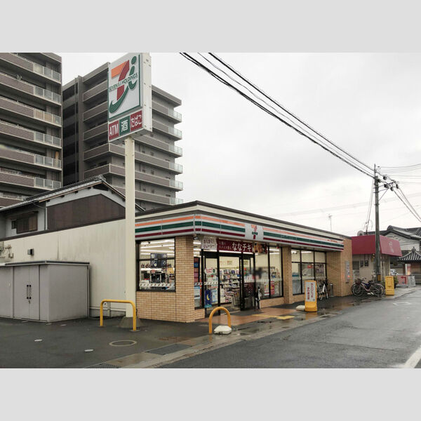 現地周辺 (セブンイレブン)