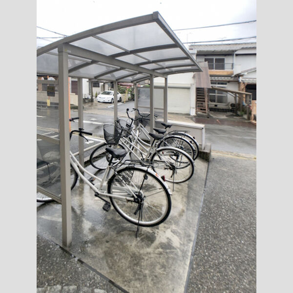 現地周辺 (駐輪場)