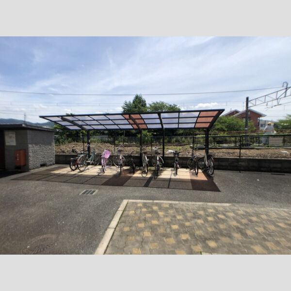 現地周辺 (駐輪場)