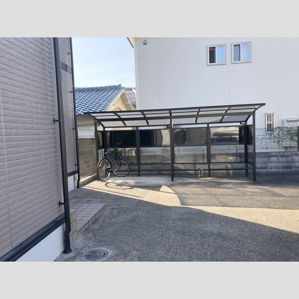 現地周辺 (駐輪場)